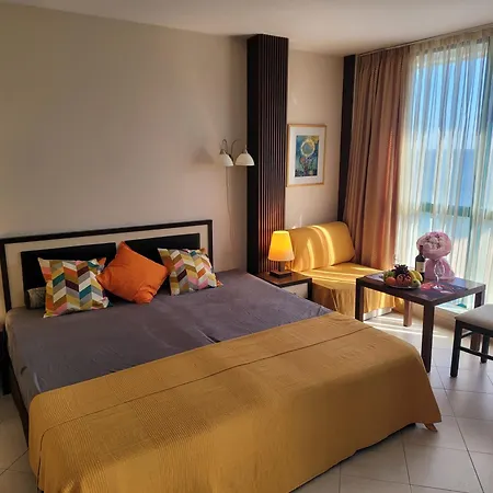 Sea Breeze - First Line Sea View Golden Sands Апартамент *