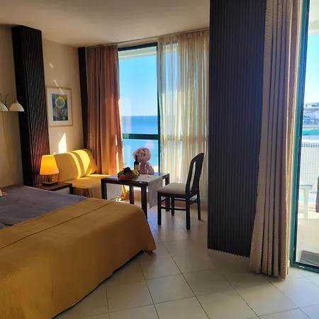 Sea Breeze - First Line Sea View Golden Sands Апартамент Варна